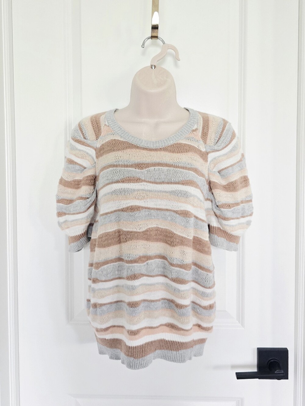 Express Striped Puff-Sleeve Crewneck Sweater in Beige, Gray & White Sz Medium